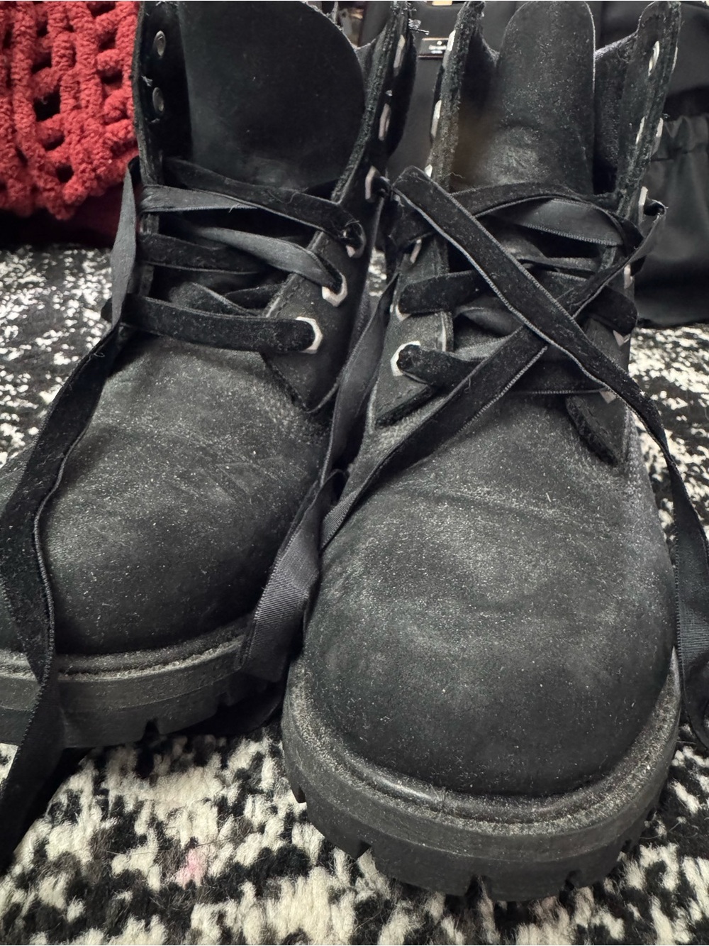 Timberland Black Boots with velvet cuff and laces - Picture 13 of 13
